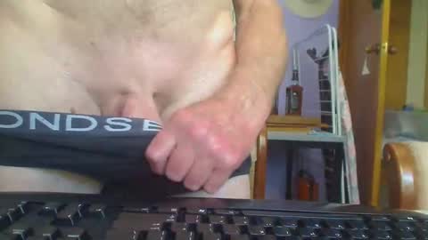 Aussie Guy online show from January 2, 5:24 am