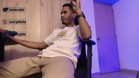 Daniel   thumb up me please its important Im new INDEPENDENT MODEL online show from March 11, 2:51 am