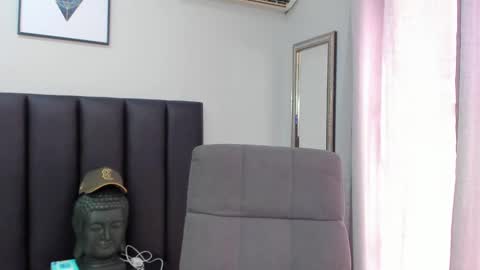 isaac_cryston online show from February 8, 3:10 pm