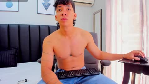 isaac_cryston online show from February 3, 3:49 pm