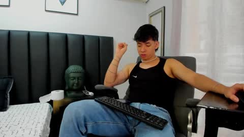 isaac_cryston online show from February 4, 2:21 pm