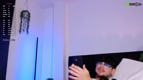 Isaac Saenz. online show from September 25, 1:26 am