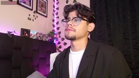 Isaac Saenz. online show from January 30, 11:13 pm