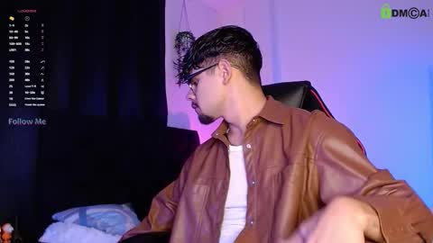 Isaac Saenz. online show from October 12, 11:10 pm