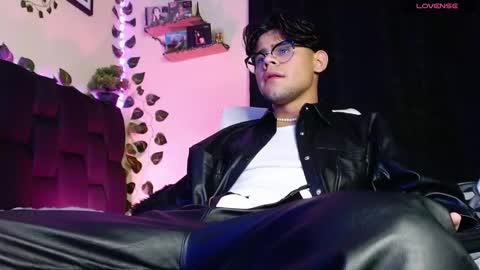 Isaac Saenz. online show from February 24, 11:52 pm