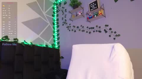 Isaac Saenz. online show from December 5, 11:07 pm