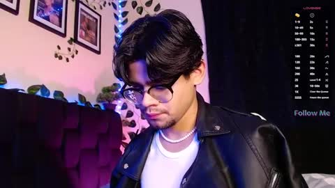 Isaac Saenz. online show from February 15, 11:16 pm