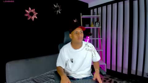 Snapshot of isaacblack_ chatting on October 16, 5:15 am IsaacBlack  online show from October 16, 5:15 am