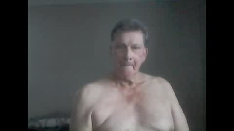 Snapshot of island625103 chatting on February 12, 9:33 pm island625103 online show from February 12, 9:33 pm