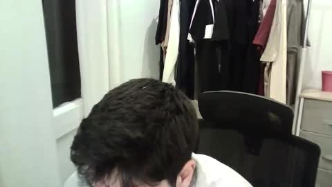 italianboybcn online show from December 16, 7:10 pm