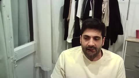 italianboybcn online show from December 19, 6:32 am