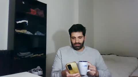 Snapshot of italianboybcn chatting on December 3, 8:47 am italianboybcn online show from December 3, 8:47 am