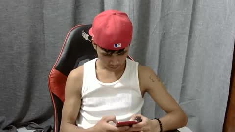 itzme_john online show from April 3, 6:59 pm