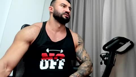 Snapshot of iustinmucle95 chatting on December 19, 3:18 am iustinmucle95 online show from December 19, 3:18 am