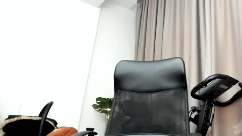 Snapshot of iustinmucle95 chatting on February 22, 8:26 pm iustinmucle95 online show from February 22, 8:26 pm