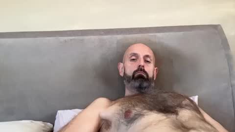 izzysboytoy1 online show from March 18, 8:06 am