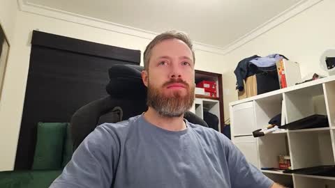 Johnny Thunder online show from October 12, 5:01 am