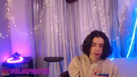 Hey im Jaxxxon check my info     online show from December 3, 12:38 pm