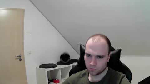 here4y online show from February 21, 9:10 am