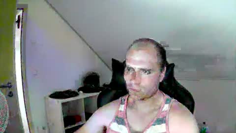 here4y online show from June 25, 7:13 am
