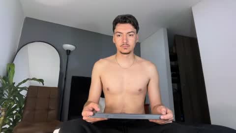 INDEPENDENT MODEL online show from April 8, 10:36 am