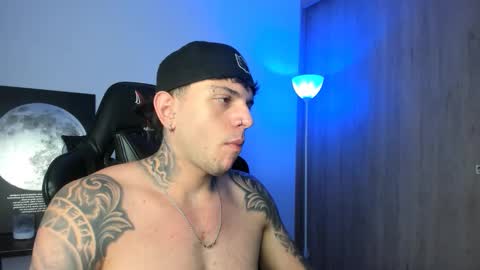 jacobb116 online show from December 19, 1:57 am