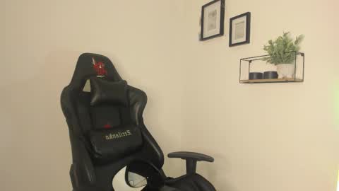 jacobb116 online show from February 19, 2:23 am