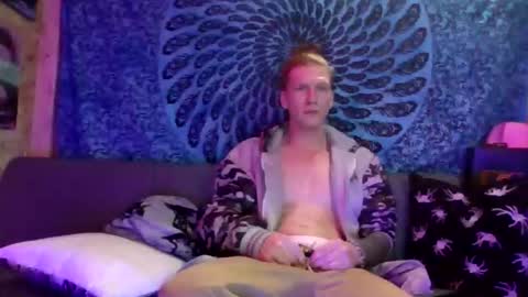 jacobsinthehood online show from December 18, 9:27 am