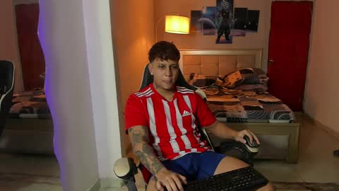 Snapshot of jake_pons chatting on February 16, 12:00 am Jake Pons online show from February 16, 12:00 am