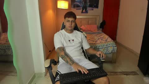 Snapshot of jake_pons chatting on January 16, 2:30 am Jake Pons online show from January 16, 2:30 am