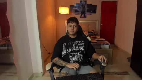 Snapshot of jake_pons chatting on February 9, 6:58 pm Jake Pons online show from February 9, 6:58 pm