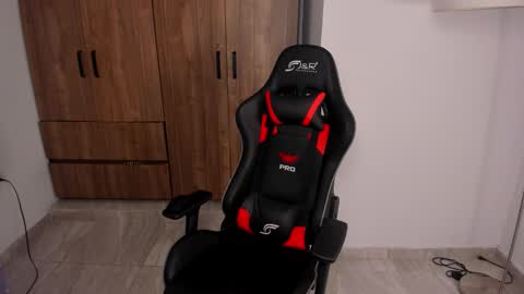 Snapshot of jake_pons chatting on October 3, 12:10 pm Jake Pons online show from October 3, 12:10 pm