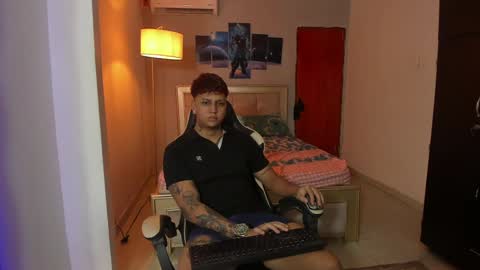 Snapshot of jake_pons chatting on December 24, 11:33 pm Jake Pons online show from December 24, 11:33 pm