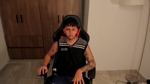 Snapshot of jake_pons chatting on October 28, 10:18 am Jake Pons online show from October 28, 10:18 am