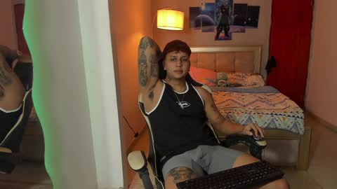 Snapshot of jake_pons chatting on December 31, 10:45 pm Jake Pons online show from December 31, 10:45 pm