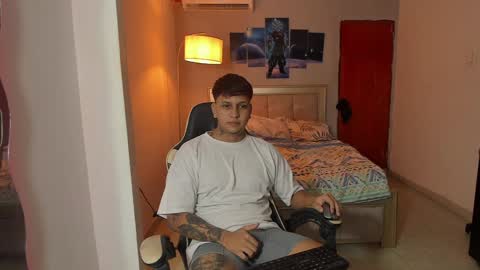 Snapshot of jake_pons chatting on January 7, 1:39 am Jake Pons online show from January 7, 1:39 am