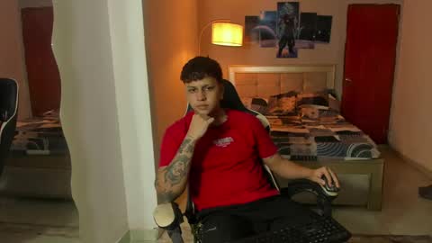 Snapshot of jake_pons chatting on February 18, 2:49 am Jake Pons online show from February 18, 2:49 am