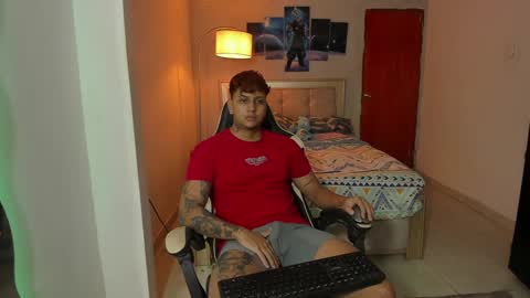 Snapshot of jake_pons chatting on December 3, 3:40 am Jake Pons online show from December 3, 3:40 am