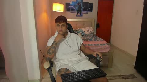 Snapshot of jake_pons chatting on December 29, 2:27 am Jake Pons online show from December 29, 2:27 am