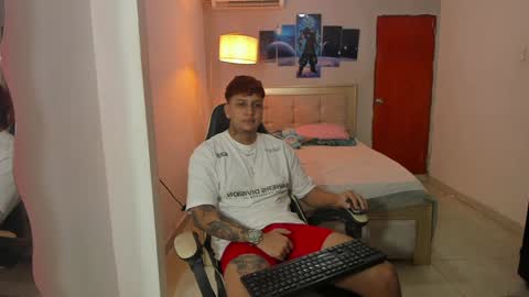 Snapshot of jake_pons chatting on December 14, 8:23 am Jake Pons online show from December 14, 8:23 am