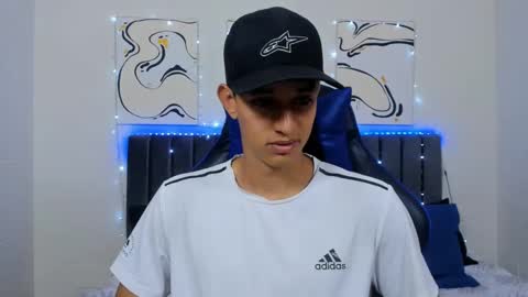 Hi guys im new 3 online show from December 12, 8:32 pm