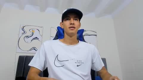 Hi guys im new 3 online show from December 13, 5:21 pm