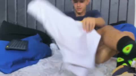 Hi guys im new 3 online show from February 25, 5:15 pm