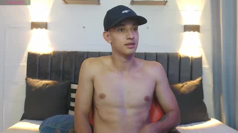 Hi guys im new 3 online show from September 11, 12:09 am