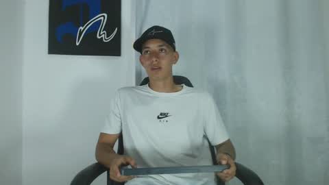 Hi guys im new 3 online show from February 28, 6:41 pm