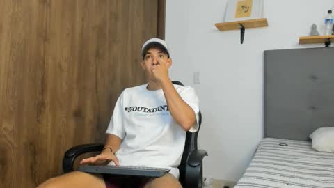 Hi guys im new 3 online show from September 21, 3:45 pm