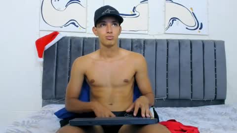 Hi guys im new 3 online show from January 9, 9:26 pm