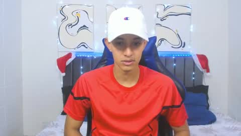 Hi guys im new 3 online show from December 10, 5:22 pm