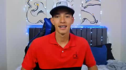 Hi guys im new 3 online show from December 3, 6:06 pm