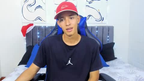 Hi guys im new 3 online show from December 20, 2:19 am